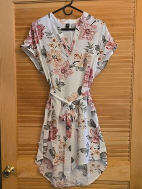 SHEIN White Floral High-Low Dress with Pink & Beige Blooms